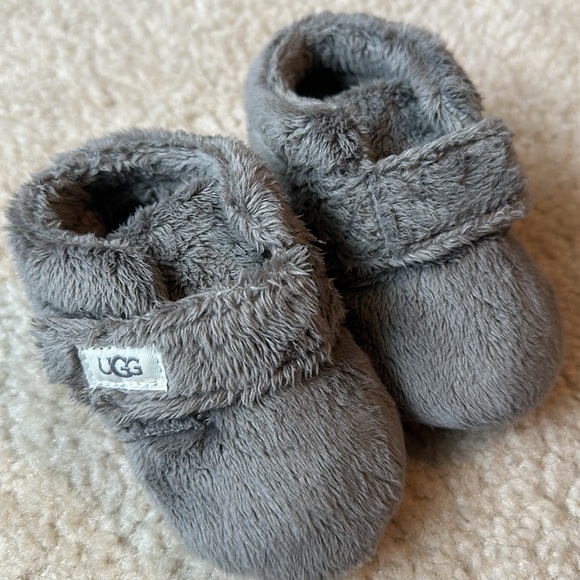 UGG Bixbee Bootie Baby 2/3 - Picture 1 of 4
